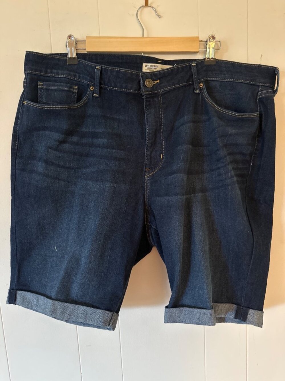 Levi Strauss Signature Bermuda Denim Shorts Rolled Cuffs Womens Size 20 W35